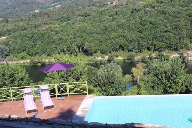 Villa Casa antiga de pedra com piscina e vista rio Amarante Esterno foto