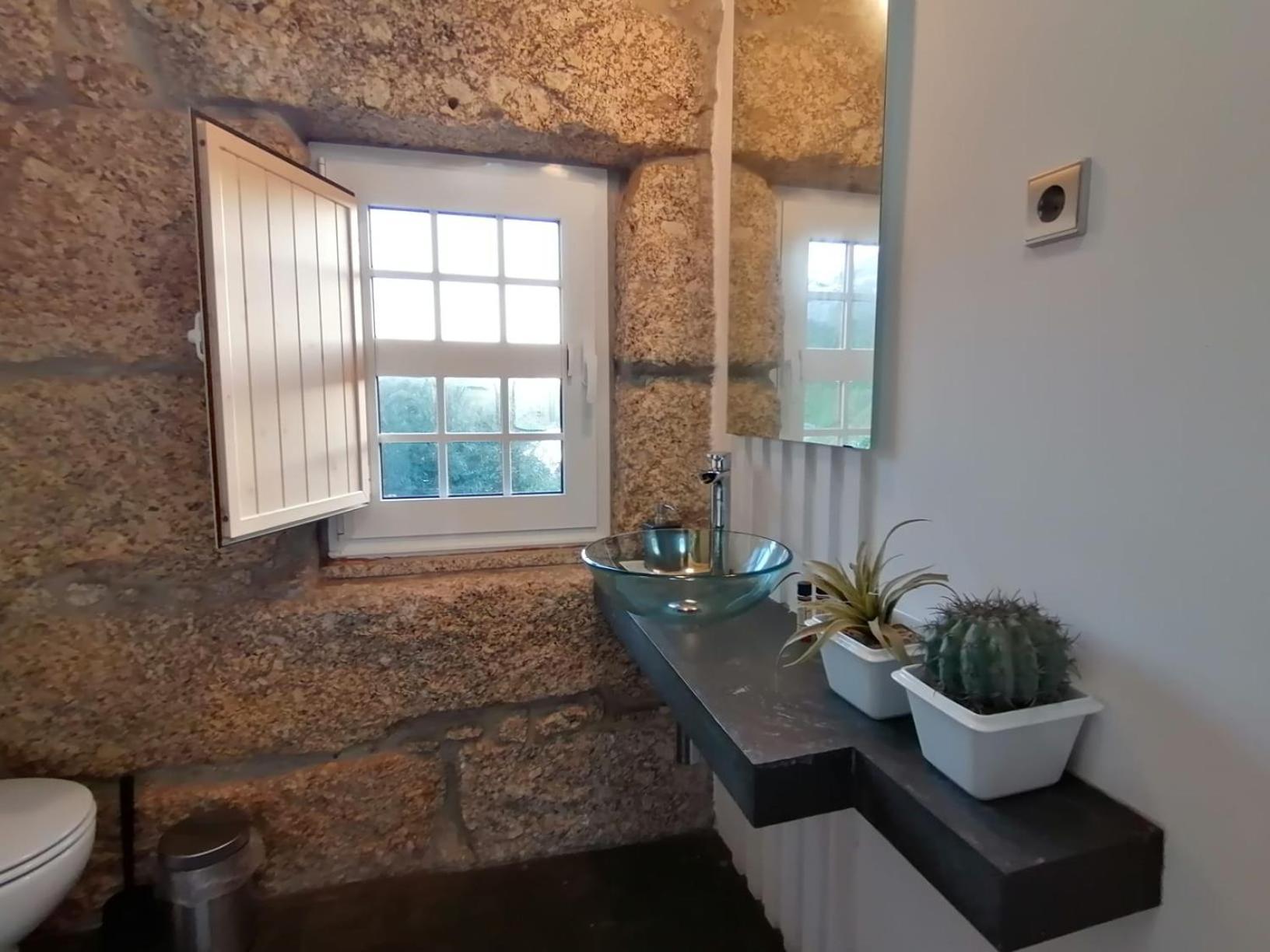 Villa Casa antiga de pedra com piscina e vista rio Amarante Esterno foto