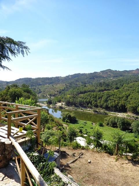 Villa Casa antiga de pedra com piscina e vista rio Amarante Esterno foto